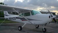 N64425 - Wing damage in Wilma hurrican 2005 - by Airborne Systems flight school