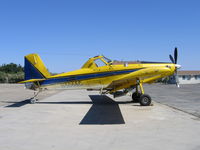 N5066C @ F34 - Robinson Ag Spray 1997 Air Tractor AT-802 with spreader at Firebaugh, CA