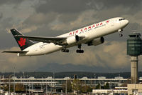 C-GHLU @ CYVR - great day for contrast - by alex carson