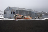 VP-FAK @ ANTARCTICA - British Antarctic Survey Twin Otter at Deception Island / Antarctica - by Mo Herrmann