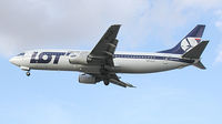 SP-LLC @ LHR - Boeing 737 of LOT (SP-LLC) on the approach to London (Heathrow) Airport in July 2002 - by Adrian Pingstone
