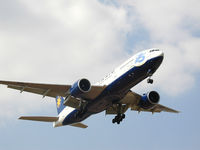 PP-VRB @ LHR - A Boeing 777 of the Brazilian airline Varig (PP-VRB) on the approach to London (Heathrow) Airport.