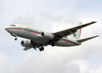CN-RNV @ LHR - Royal Air Maroc Boeing 737-700 (CN-RNV) landing at London (Heathrow) Airport in 2002 . - by Adrian Pingstone