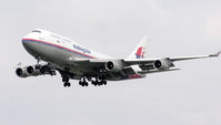 9M-MPN @ LHR - Malaysia Boeing 747-400 ((9M-MPN) landing at London (Heathrow) Airport in May 2004 - by Adrian Pingstone