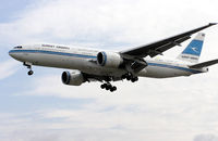 9K-AOA @ LHR - Kuwait Airways Boeing 777-200 (9K-AOA) landing at London (Heathrow) Airport in May 2004