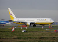 V8-RBG @ LHR - Royal Brunei Airlines Boeing 767-300 (V8-RBG) in the take-off queue at London (Heathrow) Airport in January 2005