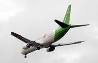 EI-BXD @ LHR - Aer Lingus Boeing 737-400 EI-BXD on the approach to London (Heathrow) Airport (UK) in June 2003 - by Adrian Pingstone