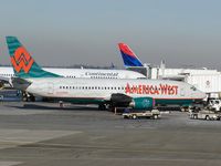 N325AW @ SEA - America West Airlines Boeing 737 loading passengers at Seattle-Tacoma International Airport - by Andreas Mowinckel