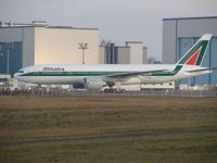 I-DISU @ PAE - Alitalia B777 at Paine Field Airport - by Andreas Mowinckel