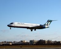 N893AT @ LGA - Landing at LGA - by Lee Mills