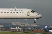 OY-KHF @ BRU - landing of flight SK593 on rnw 02