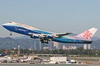 B-18210 @ LAX - China Airlines - B-18210 (Dreamliner paint scheme) departing RWY 25R on a clear December day.
