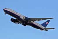 N211UA @ LAX - United Airlines - N211UA climbing out from LAX RWY 25R. - by Dean Heald