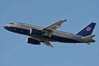 N825UA @ LAX - United Airlines N825UA (A319-131) climbing out from LAX RWY 25R. - by Dean Heald