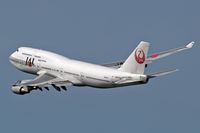 JA8074 @ LAX - Japan Airlines JA8074 (1990 Boeing 747-446) - climbing out and making a left turn from LAX RWY 25R enroute to Narita International Airport (RJAA), Japan as FLT JAL61.