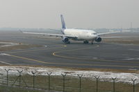 OO-SFO @ BRU - flight SN353 taxiing to rnw 25R