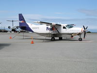 N886FE @ MRY - FEDEX 1989 Cessna 208B at Monterey Peninsula Airport, CA - by Steve Nation