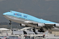 HL7490 @ LAX - Close-up of Korean Air HL7490 (747-4B5) -FLT KAL18 - departing LAX RWY 25R enroute to Seoul, Korea (Incheon International Airport - RKSI).