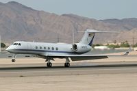 N767FL @ LAS - 1999 Gulfstream Aerospace G-V N767FL arriving RWY 25L.
