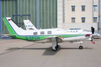 D-EFCH @ CGN - visitor - by Wolfgang Zilske