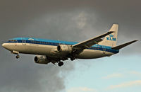 PH-BDS @ LHR - Boeing 737 406 - by Les Rickman
