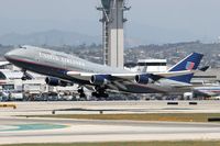 N173UA @ LAX - United Airlines N173UA (747-422) - Flight UA899 - climbing out from LAX RWY 25R for Narita International Airport (RJAA), Japan. - by Dean Heald
