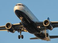 N527JB @ KLAS - jetBlue Airways - 'Midnight Blue' / 2001 Airbus Industrie A320-232 - by SkyNevada - Brad Campbell