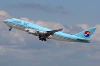 HL7491 @ LAX - Korean Air HL7491 climbing out from RWY 25R trailing brake dust from the main landing gear.  This is FLT KAL18 enroute to Seoul, Korea (Incheon International Airport - RKSI).