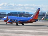 N211WN @ KLAS - Southwest Airlines / 2005 Boeing 737-7H4 - by SkyNevada - Brad Campbell