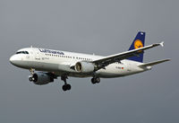 D-AIQA @ LHR - Airbus A320 211 - by Les Rickman