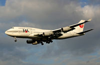 JA8919 @ LHR - Boeing 747 446 - by Les Rickman