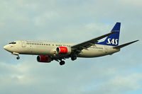 LN-RCY @ LHR - Boeing 737 883 - by Les Rickman