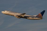 N26208 @ LAX - Continental N26208 climbing out from LAX RWY 25R late in the afternoon. - by Dean Heald