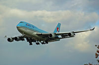 HL7485 @ LHR - Boeing 747 4B5 - by Les Rickman