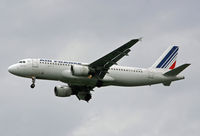 F-GFKK @ LHR - Airbus A320 211 - by Les Rickman