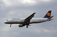 D-AIPW @ LHR - Airbus A320 211 - by Les Rickman
