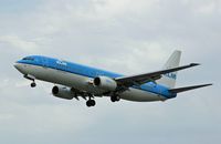 PH-BXA @ LHR - Boeing 737 8K2 - by Les Rickman