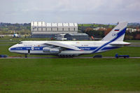 RA-82081 @ SNN - An 124 - by Les Rickman