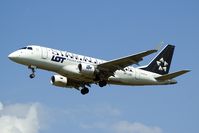 SP-LDC @ KRK - LOT - in Star Alliance colours - by Artur Bado?