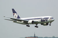 SP-LOA @ KRK - Lot - landing on rwy 07 - by Artur Bado?