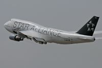 D-ABTH @ LAX - Lufthansa (Star Alliance) D-ABTH (FLT DLH457) climbing out from LAX RWY 25R enroute to Frankfurt Main (EDDF), Germany with condensation visible on the upper surface of the wings.