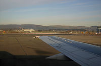 G-EZYP @ GLA - Boeing 737 33V - by Les Rickman