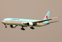 HL7533 @ HKG - Drifting into Hong Kong. - by Kevin Murphy