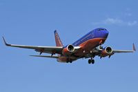 N716SW @ LAX - Southwest Airlines N716SW (FLT SWA988) from Metropolitan Oakland Int'l (KOAK) on final approach to RWY 24R.