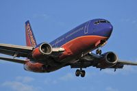 N670SW @ LAX - Southwest Airlines N670SW (FLT SWA9064) from Metropolitan Oakland Int'l (KOAK) on final approach to RWY 24R.