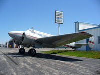 N30G @ KJVL - Beech D18S