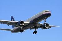 N522UA @ LAX - United Airlines N522UA (FLT UAL1175) from Seattle Tacoma Int'l (KSEA) on final approach to LAX RWY 24R. - by Dean Heald
