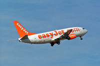 G-IGOV @ LTN - Boeing 737 3M8 - by Les Rickman