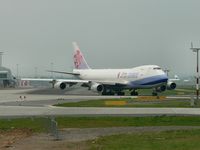 B-18719 @ PRG - Boeing 747-409F(SCD)