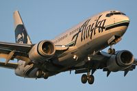 N615AS @ LAX - Alaska Airlines N615AS (FLT ASA632) from Vancouver Int'l (CYVR) on final approach to RWY 24R in the last minutes of sunlight.